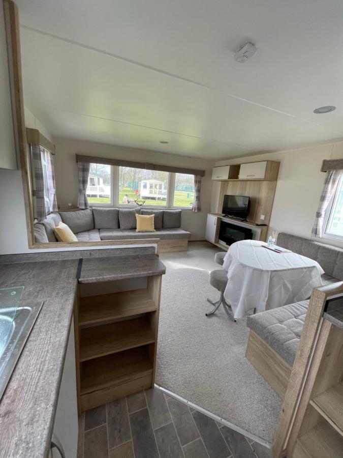 Beautiful 3-Bed Caravan Situated On Lakeland Haven Grange-over-Sands Εξωτερικό φωτογραφία